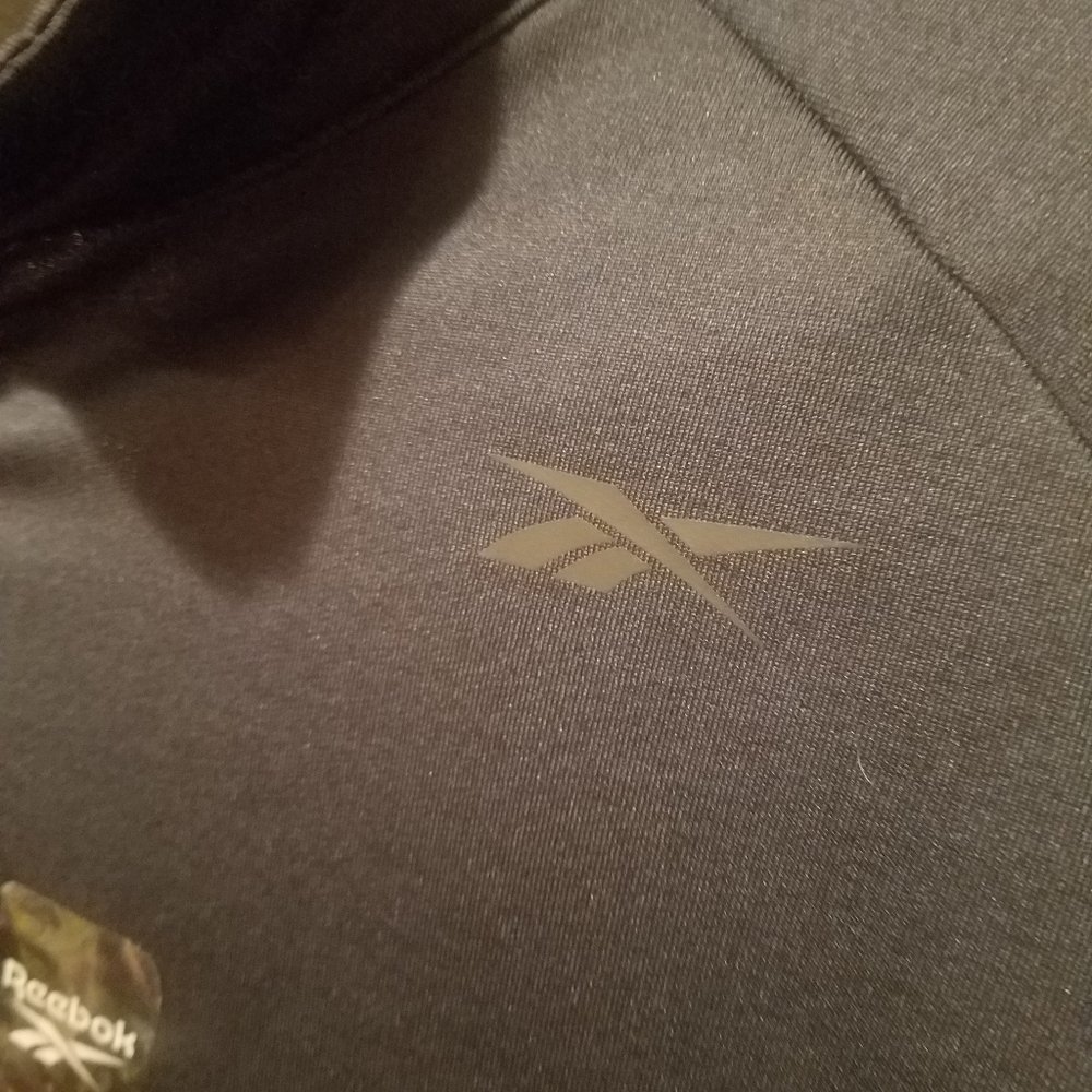 REEBOK BLACK  NEW   1/4 ZIPPERED  ATHLETIC PULLOVER SIZE (×××L )